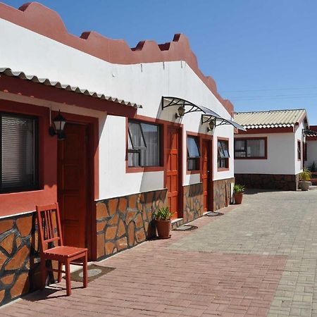 Lüderitz Timo'S Guesthouse Accommodation מראה חיצוני תמונה