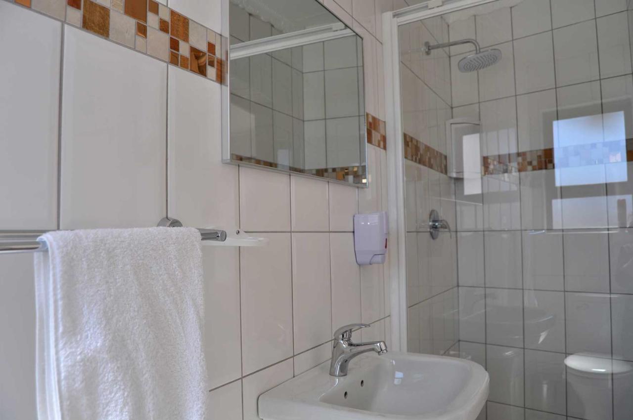 Lüderitz Timo'S Guesthouse Accommodation מראה חיצוני תמונה