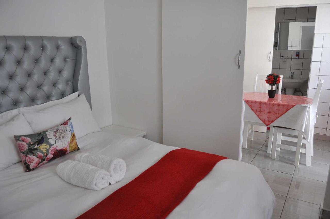 Lüderitz Timo'S Guesthouse Accommodation מראה חיצוני תמונה