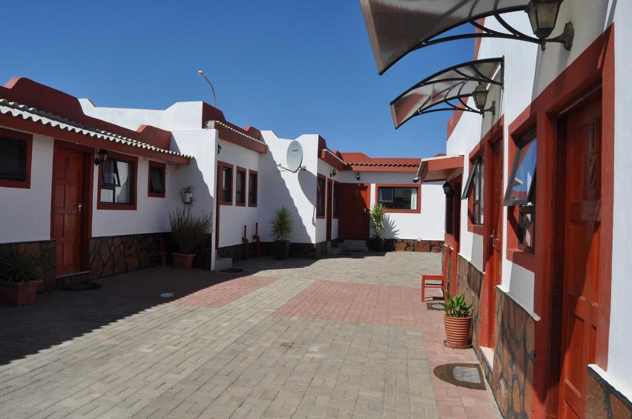 Lüderitz Timo'S Guesthouse Accommodation מראה חיצוני תמונה