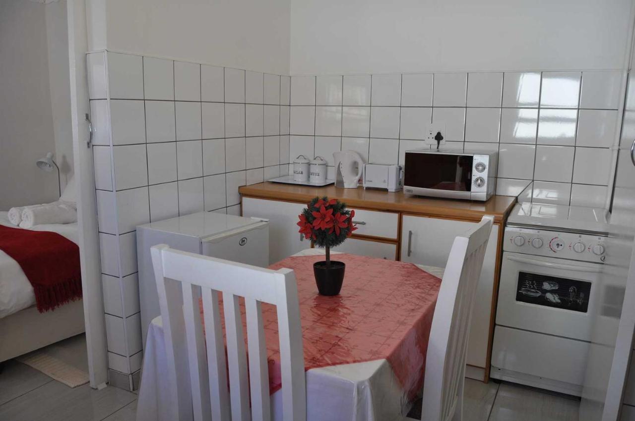 Lüderitz Timo'S Guesthouse Accommodation מראה חיצוני תמונה