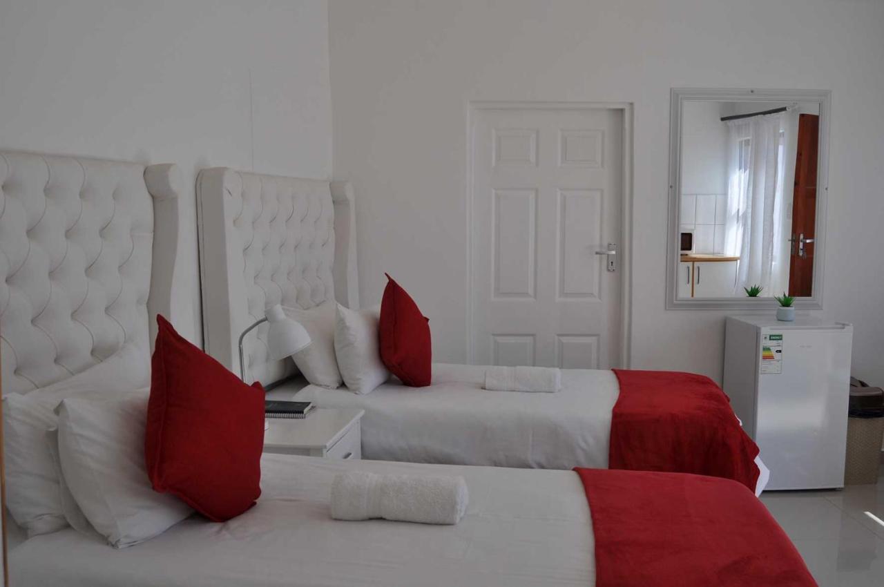 Lüderitz Timo'S Guesthouse Accommodation מראה חיצוני תמונה
