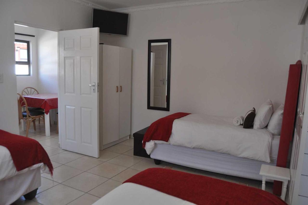 Lüderitz Timo'S Guesthouse Accommodation מראה חיצוני תמונה