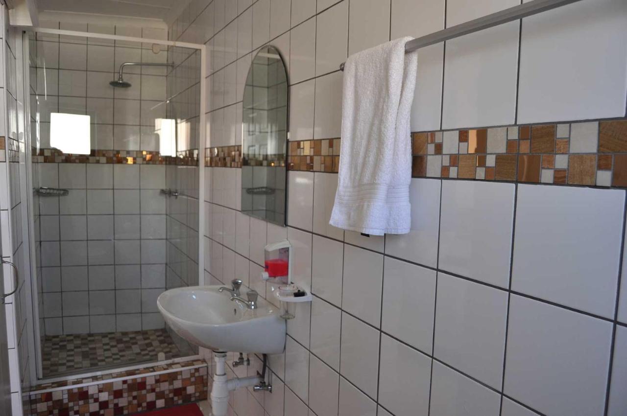 Lüderitz Timo'S Guesthouse Accommodation מראה חיצוני תמונה