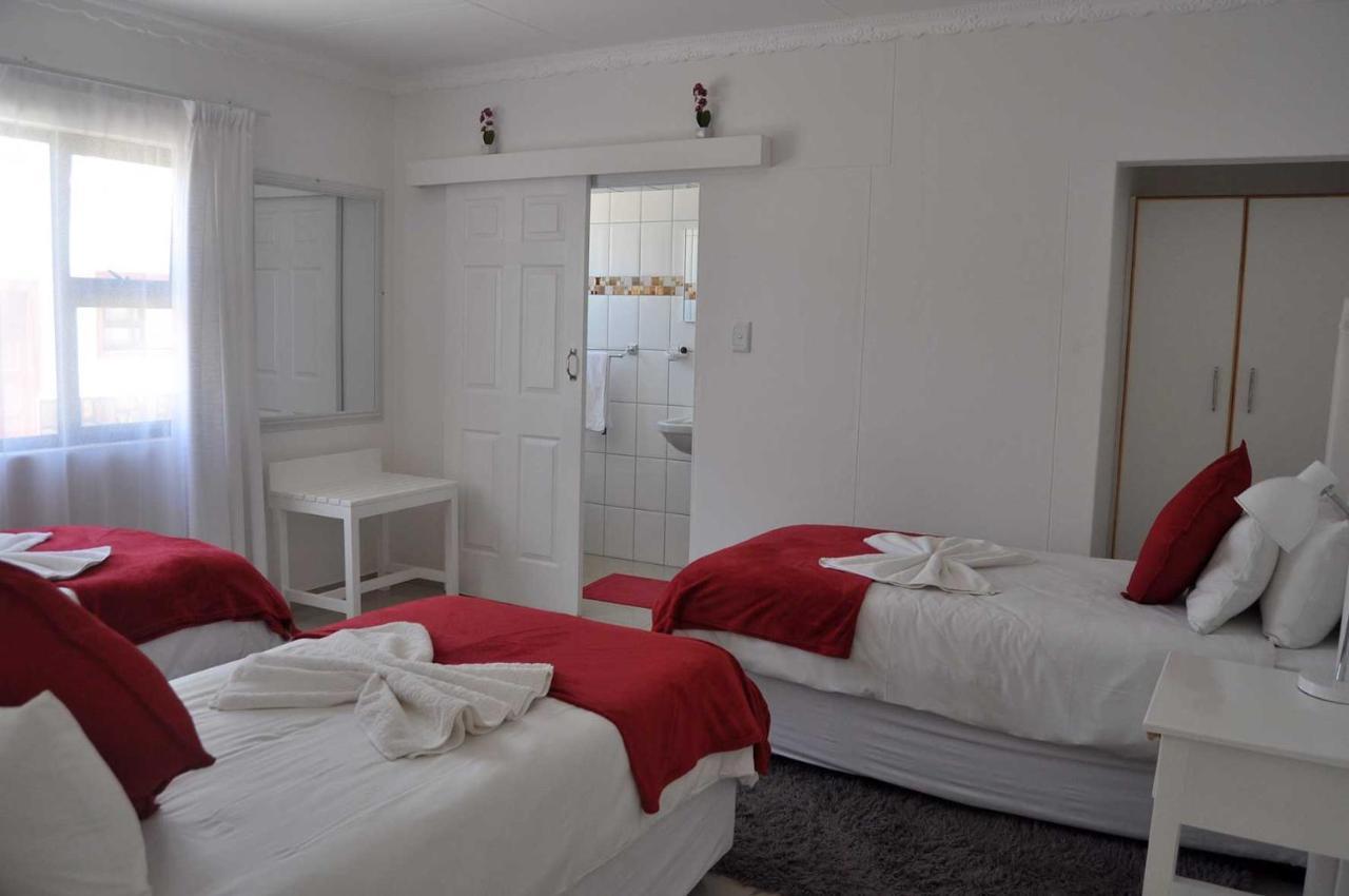 Lüderitz Timo'S Guesthouse Accommodation מראה חיצוני תמונה