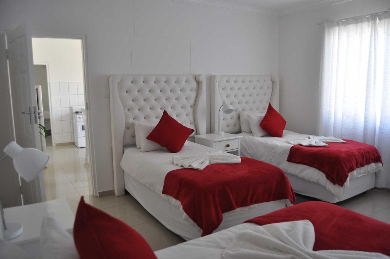 Lüderitz Timo'S Guesthouse Accommodation מראה חיצוני תמונה