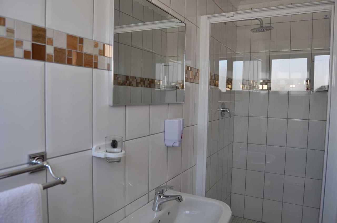 Lüderitz Timo'S Guesthouse Accommodation מראה חיצוני תמונה
