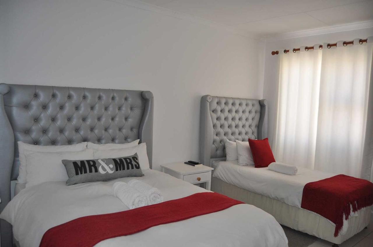 Lüderitz Timo'S Guesthouse Accommodation מראה חיצוני תמונה