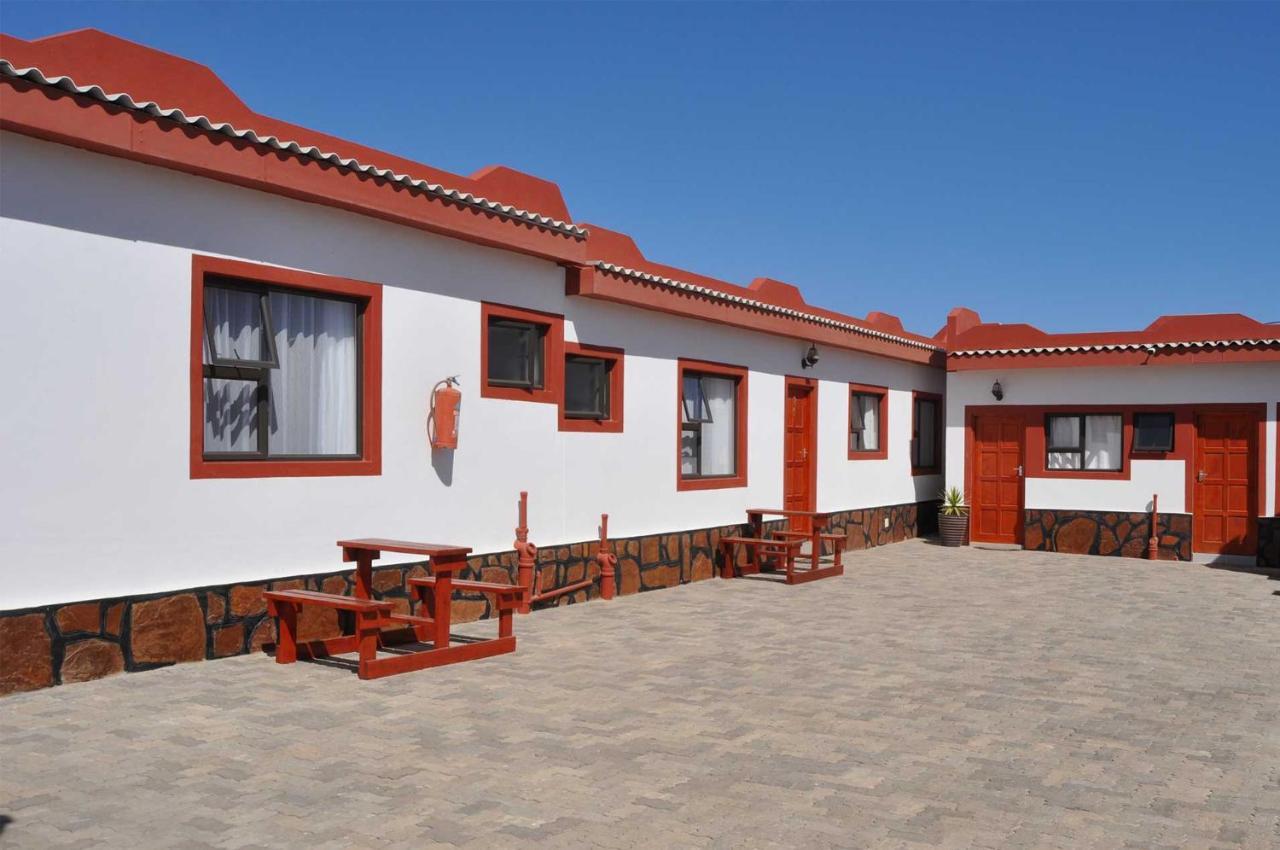 Lüderitz Timo'S Guesthouse Accommodation מראה חיצוני תמונה