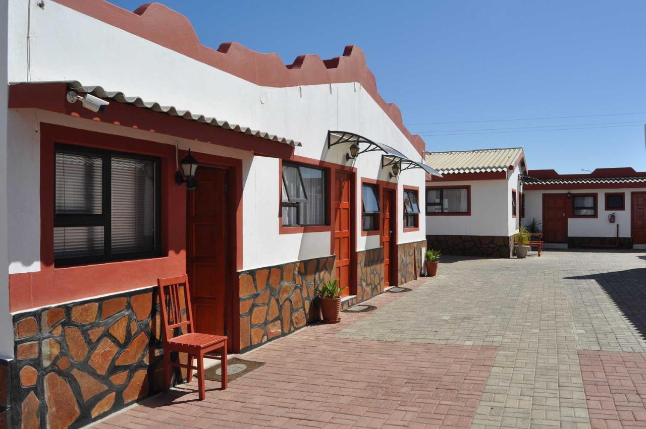 Lüderitz Timo'S Guesthouse Accommodation מראה חיצוני תמונה