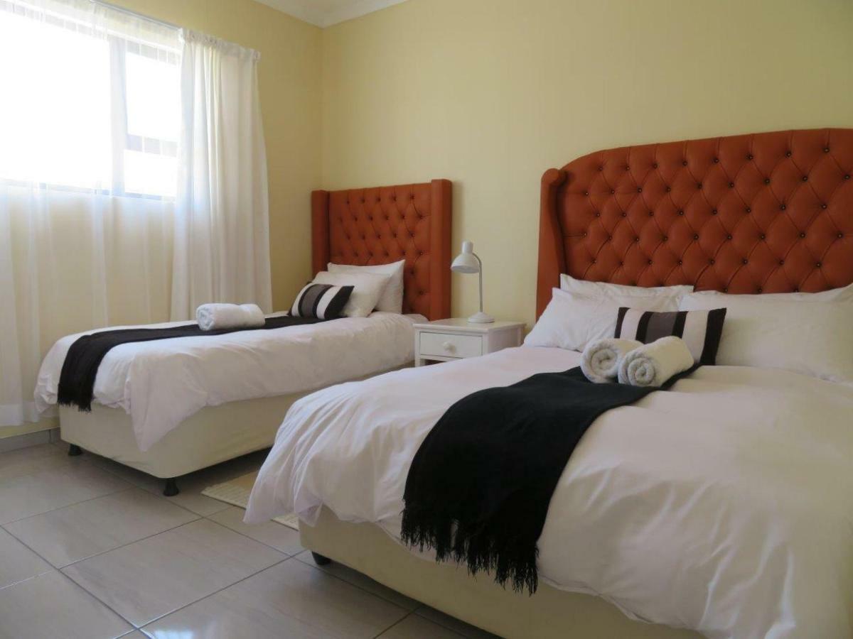 Lüderitz Timo'S Guesthouse Accommodation מראה חיצוני תמונה
